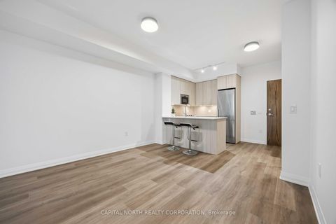 Photo 10 at 525 - 99 Eagle Rock Way, Rural Vaughan, Vaughan