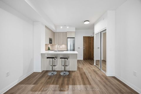 Photo 11 at 525 - 99 Eagle Rock Way, Rural Vaughan, Vaughan