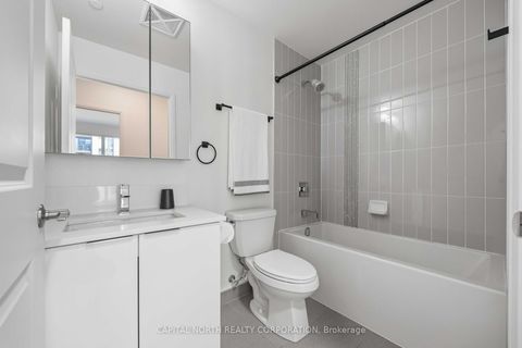 Photo 25 at 525 - 99 Eagle Rock Way, Rural Vaughan, Vaughan