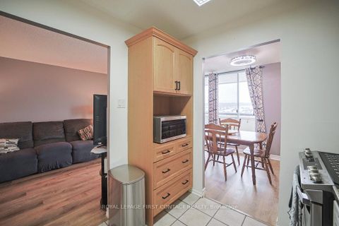 Photo 8 at 808 - 20 William Roe Boulevard, Central Newmarket, Newmarket