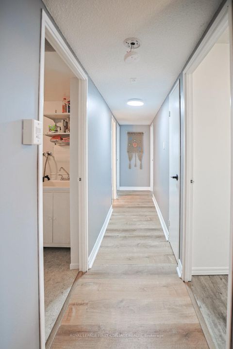 Photo 13 at 808 - 20 William Roe Boulevard, Central Newmarket, Newmarket