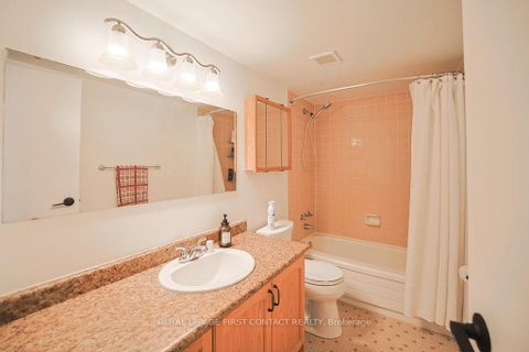 Photo 19 at 808 - 20 William Roe Boulevard, Central Newmarket, Newmarket