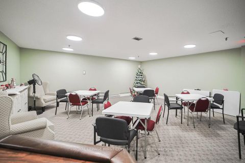 Photo 31 at 808 - 20 William Roe Boulevard, Central Newmarket, Newmarket