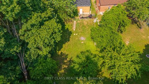 Photo 11 at 22 Hopecrest Crescent, Kennedy Park, Toronto