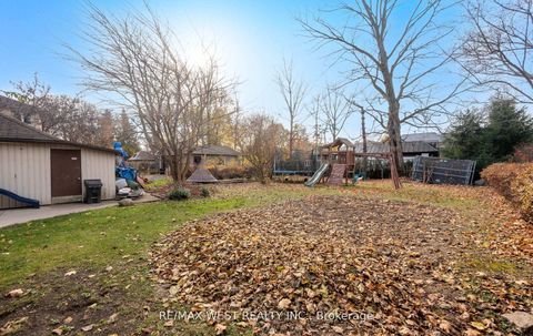 Photo 8 at 57 Westglen Crescent, City Centre West, Toronto