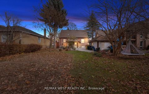 Photo 36 at 57 Westglen Crescent, City Centre West, Toronto