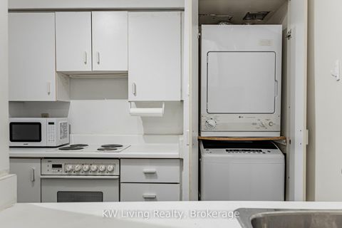 Photo 5 at 409 - 1055 Bay Street, Bay Street Corridor, Toronto