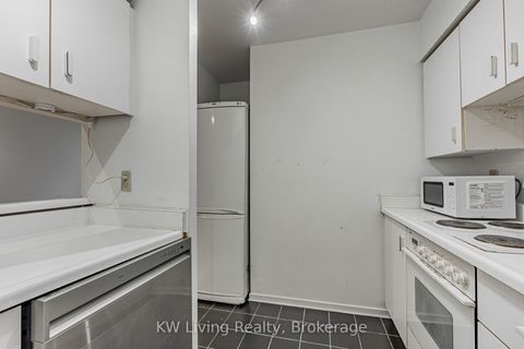 Photo 6 at 409 - 1055 Bay Street, Bay Street Corridor, Toronto