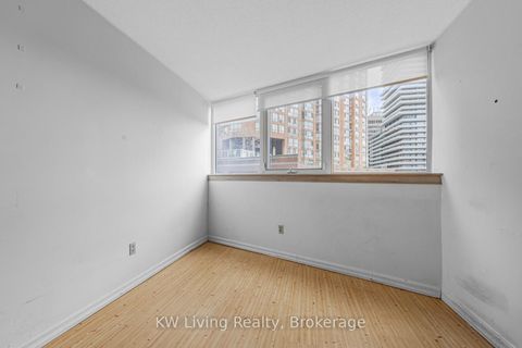 Photo 18 at 409 - 1055 Bay Street, Bay Street Corridor, Toronto