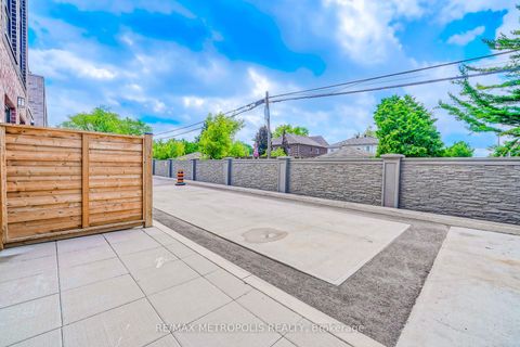 Photo 4 at 29 - 871 Sheppard Avenue W, Clanton Park, Toronto
