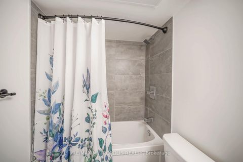 Photo 19 at 29 - 871 Sheppard Avenue W, Clanton Park, Toronto