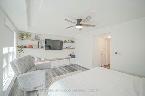 Photo 29 at 29 - 871 Sheppard Avenue W, Clanton Park, Toronto