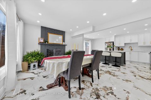 Photo 11 at 1 Arisaig Drive, Maple, Vaughan