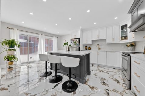 Photo 14 at 1 Arisaig Drive, Maple, Vaughan