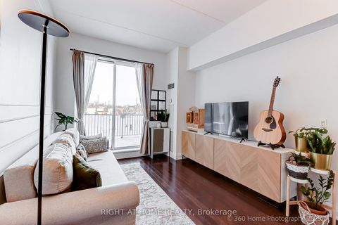 Photo 5 at 203 - 2737 Keele Street, CFB, Toronto