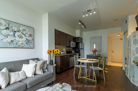 Photo 5 at 712 - 215 Fort York Boulevard, Waterfront Communities C1, Toronto