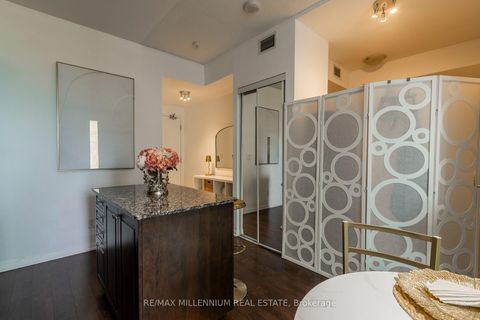 Photo 9 at 712 - 215 Fort York Boulevard, Waterfront Communities C1, Toronto