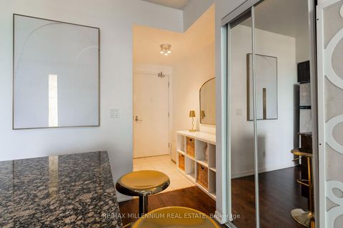 Photo 13 at 712 - 215 Fort York Boulevard, Waterfront Communities C1, Toronto