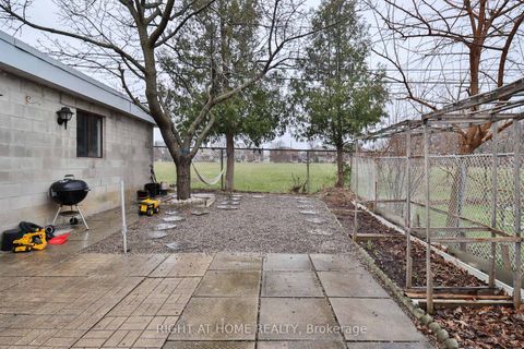 Photo 5 at 17 Rambler Place, Jane Heights, Toronto