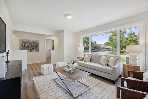 Photo 2 at 752 Glenforest Street, Northglen, Oshawa