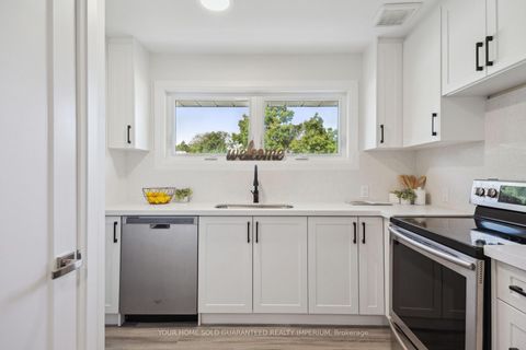 Photo 4 at 752 Glenforest Street, Northglen, Oshawa