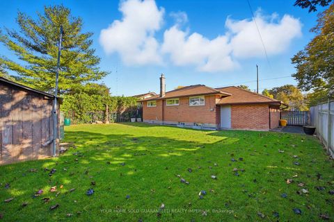 Photo 11 at 752 Glenforest Street, Northglen, Oshawa