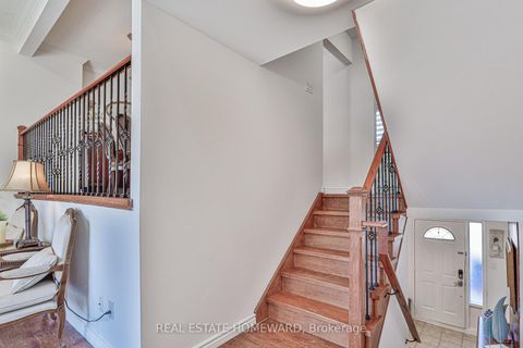 Photo 5 at 4 Poplar Crescent, Aurora Highlands, Aurora