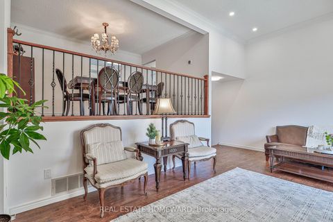 Photo 8 at 4 Poplar Crescent, Aurora Highlands, Aurora