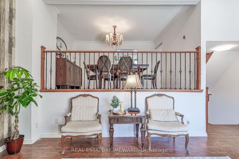 Photo 10 at 4 Poplar Crescent, Aurora Highlands, Aurora