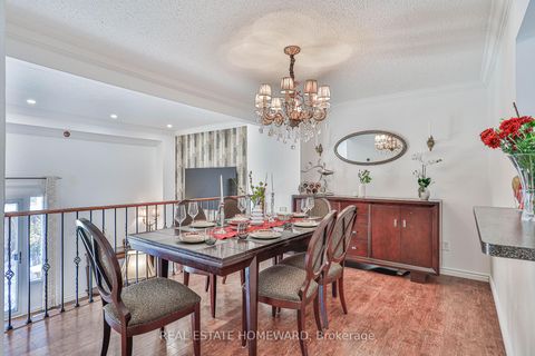 Photo 11 at 4 Poplar Crescent, Aurora Highlands, Aurora