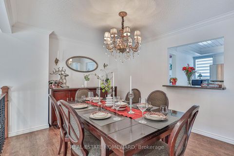 Photo 12 at 4 Poplar Crescent, Aurora Highlands, Aurora