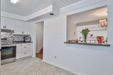 Photo 18 at 4 Poplar Crescent, Aurora Highlands, Aurora