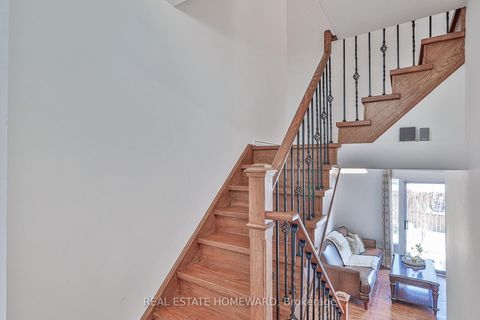 Photo 22 at 4 Poplar Crescent, Aurora Highlands, Aurora