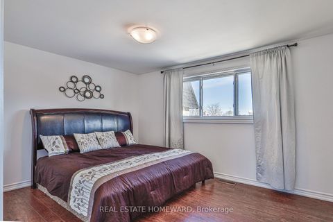 Photo 25 at 4 Poplar Crescent, Aurora Highlands, Aurora