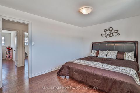 Photo 26 at 4 Poplar Crescent, Aurora Highlands, Aurora