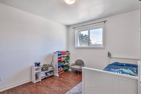 Photo 32 at 4 Poplar Crescent, Aurora Highlands, Aurora