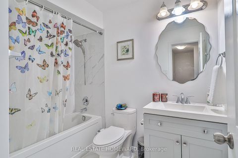 Photo 33 at 4 Poplar Crescent, Aurora Highlands, Aurora