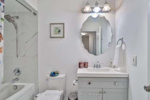 Photo 34 at 4 Poplar Crescent, Aurora Highlands, Aurora