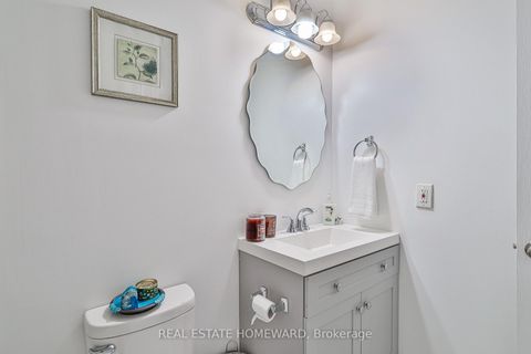 Photo 35 at 4 Poplar Crescent, Aurora Highlands, Aurora