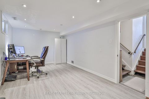 Photo 36 at 4 Poplar Crescent, Aurora Highlands, Aurora