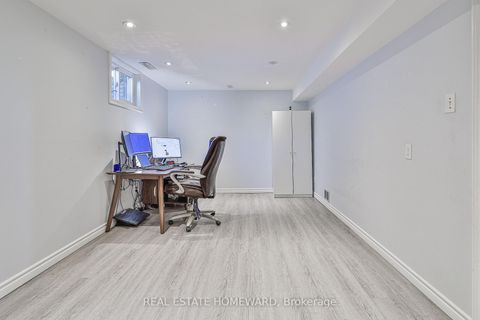 Photo 38 at 4 Poplar Crescent, Aurora Highlands, Aurora