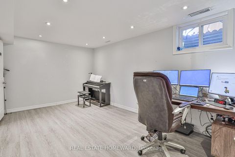 Photo 39 at 4 Poplar Crescent, Aurora Highlands, Aurora