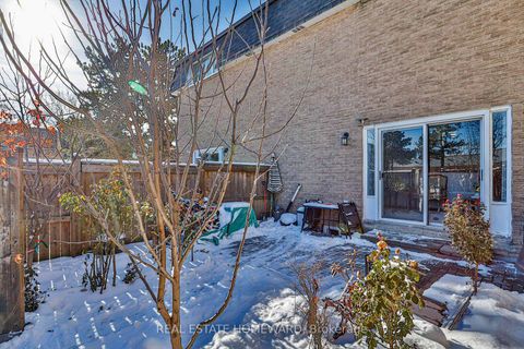 Photo 43 at 4 Poplar Crescent, Aurora Highlands, Aurora