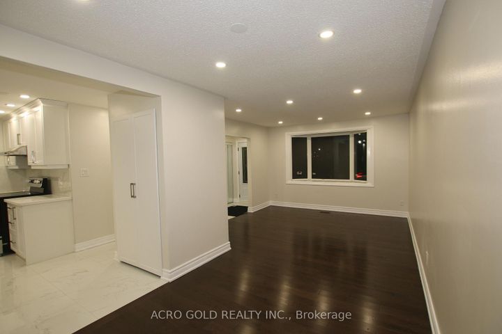 Photo 4 at 96 Archdekin Drive, Madoc, Brampton