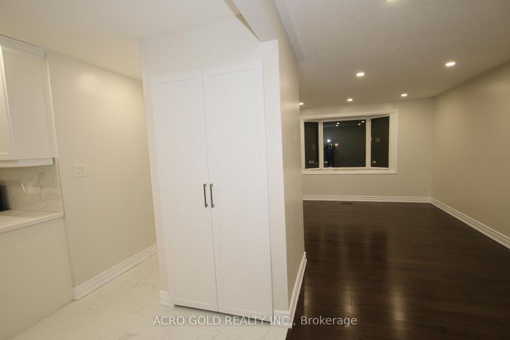 Photo 5 at 96 Archdekin Drive, Madoc, Brampton