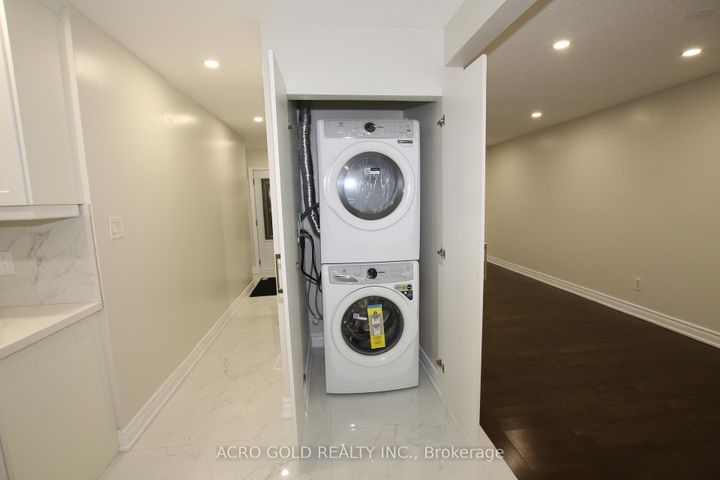 Photo 7 at 96 Archdekin Drive, Madoc, Brampton