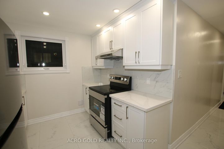 Photo 8 at 96 Archdekin Drive, Madoc, Brampton