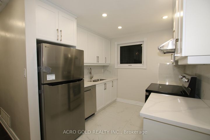 Photo 9 at 96 Archdekin Drive, Madoc, Brampton