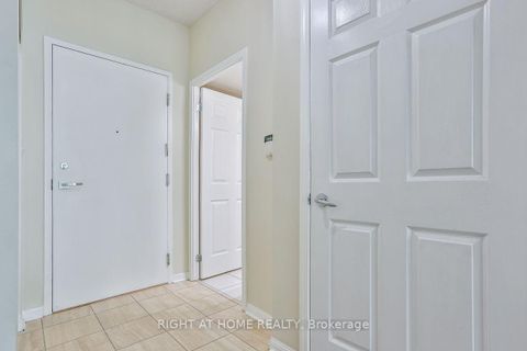 Photo 9 at 918 - 230 Queens Quay W, Waterfront Communities C1, Toronto