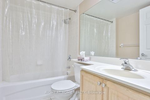 Photo 10 at 918 - 230 Queens Quay W, Waterfront Communities C1, Toronto